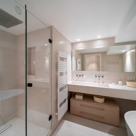 Апартаменты Charming Oasis With Terrace 4 Bd- 8p -