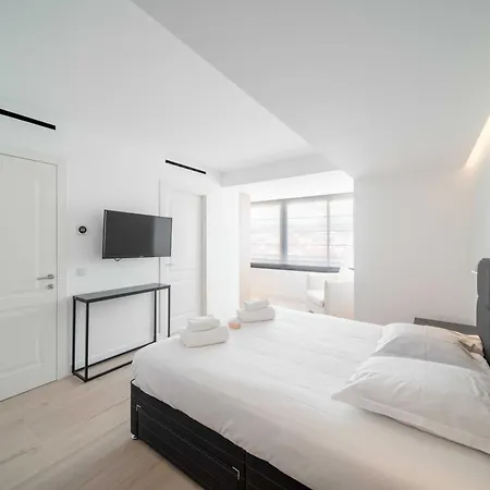 Charming Oasis With Terrace 4 Bd- 8p -