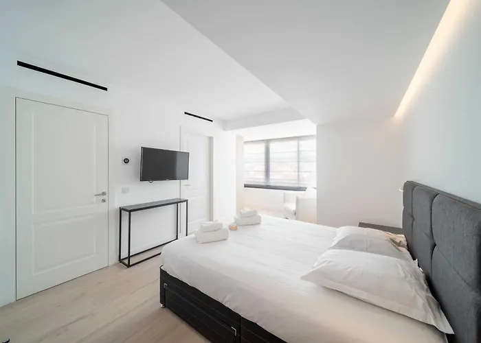 Charming Oasis With Terrace 4 Bd- 8p -