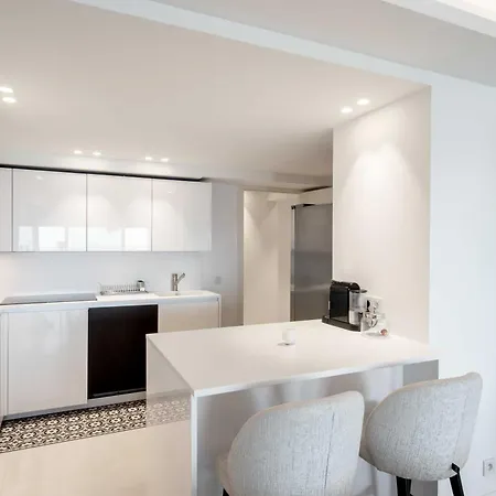 Charming Oasis With Terrace 4 Bd- 8p - *